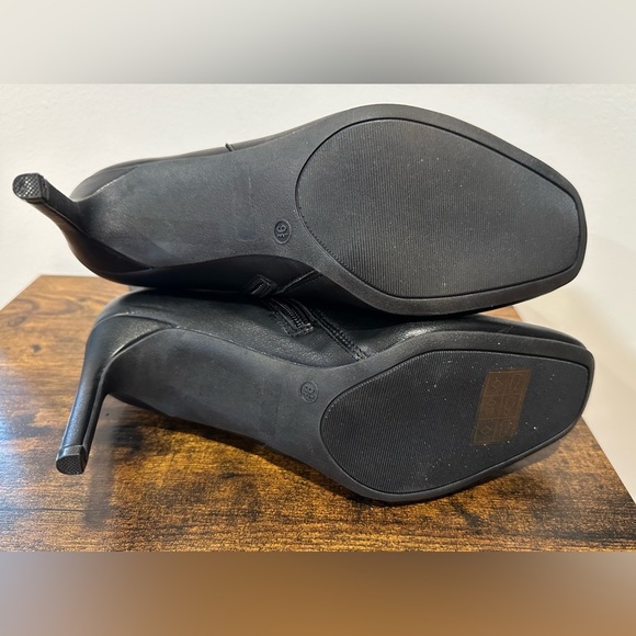 - Journee Collection Women’s Silvy Black Heeled Ankle Bootie NWT Size 9.5 - Picture 9 of 10